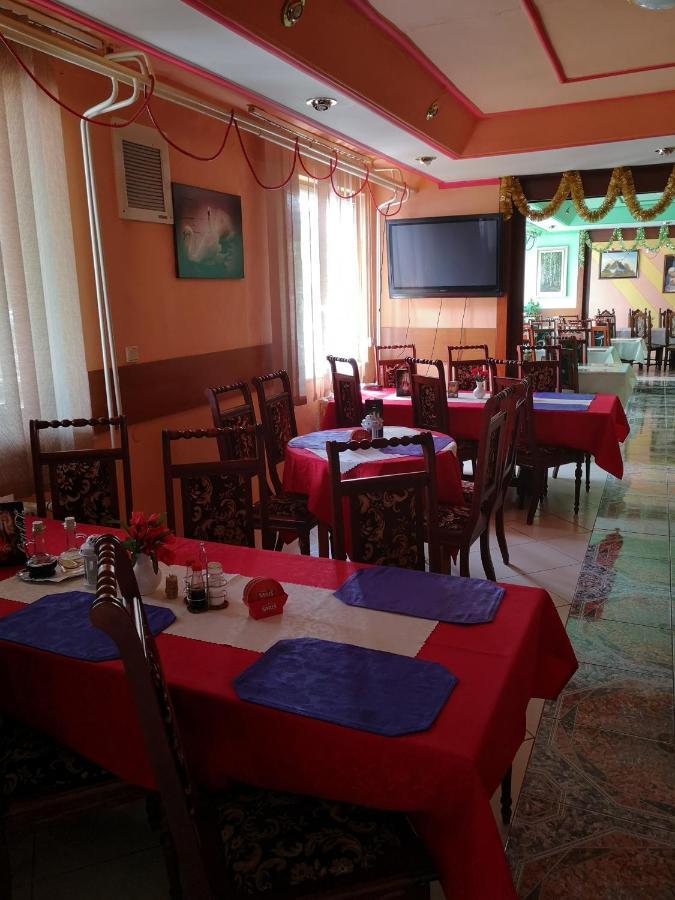 Biela Labut Hotel Michalovce Exterior photo